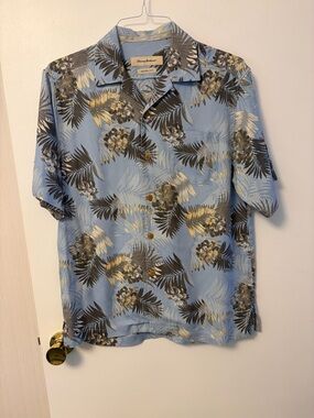 Tommy Bahama Light Blue Tropical Leaf & Floral Camp Shirt size S